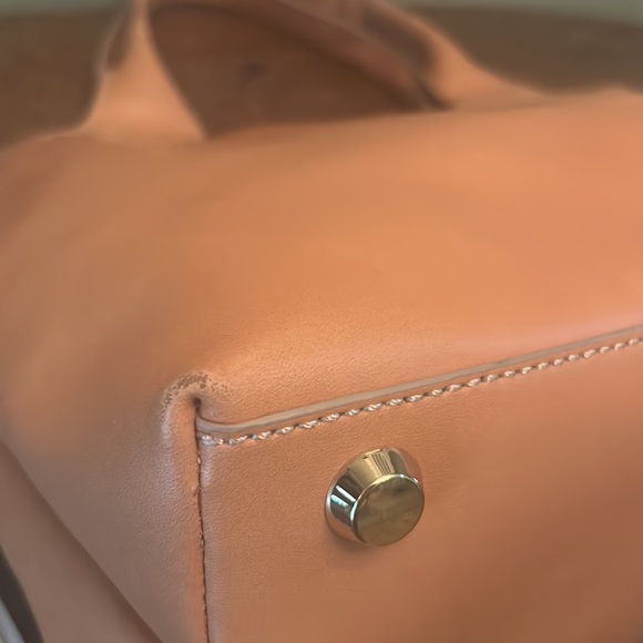 G.I.L.I. Large Leather Tote - Picture 9 of 16